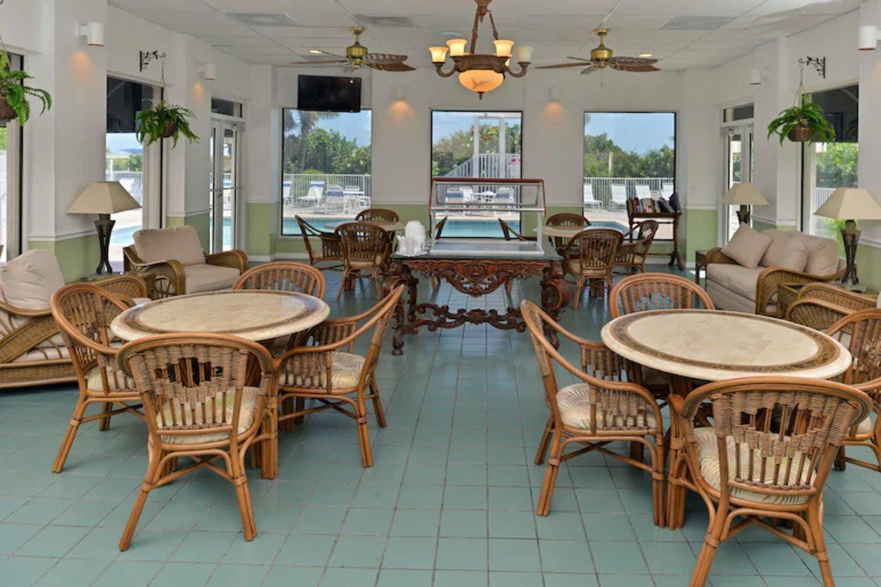 Royal Mansions Resort ケープ・カナベラル エクステリア 写真